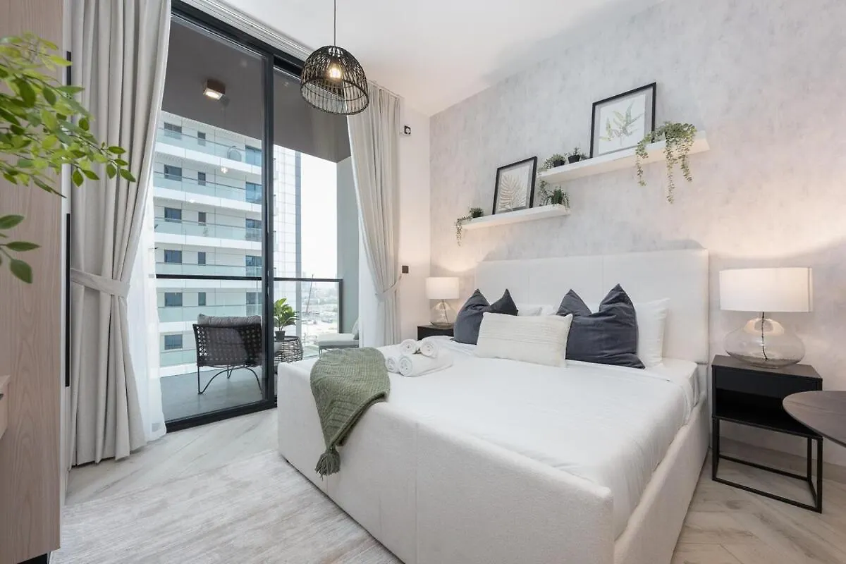 Modern Studio Apartment With Pool View For 2 In Jvc Dubai