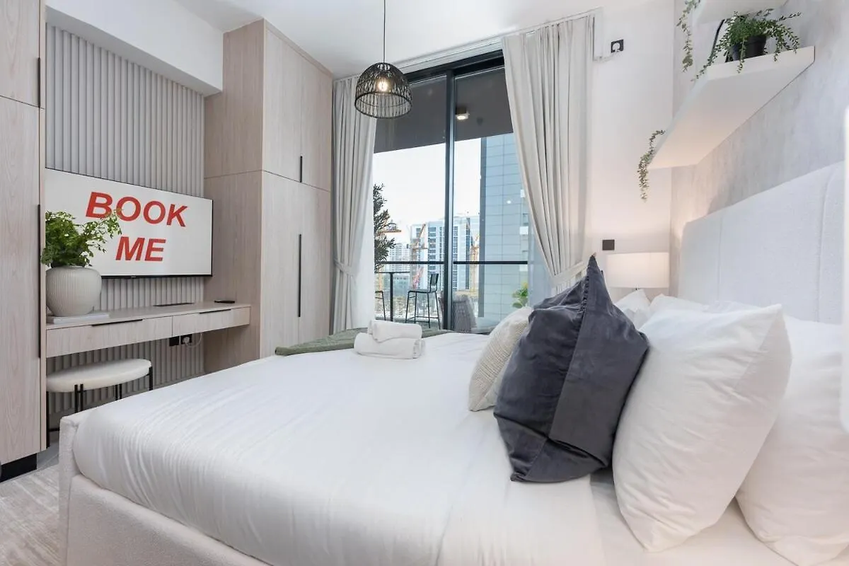 Modern Studio Apartment With Pool View For 2 In Jvc Dubai