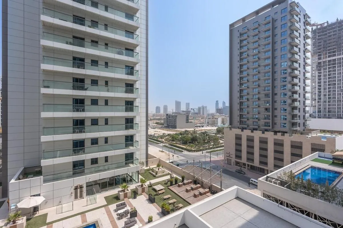 Modern Studio Apartment With Pool View For 2 In Jvc Dubai