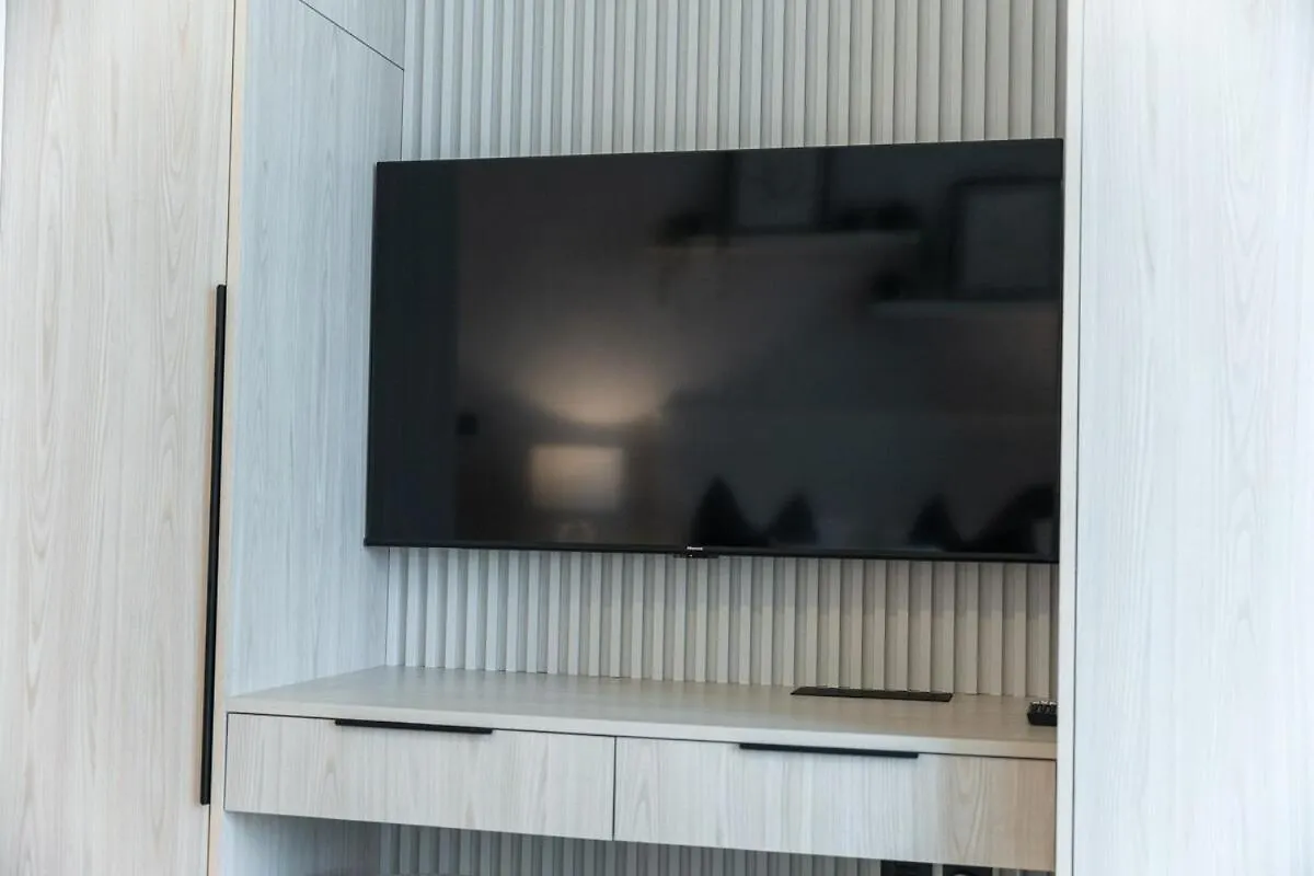 Modern Studio Apartment With Pool View For 2 In Jvc Dubai