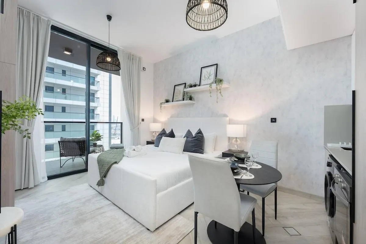Modern Studio Apartment With Pool View For 2 In Jvc Dubai